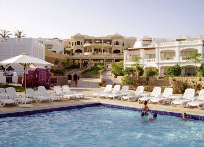 Шезлонг-лежак пластиковый Eden белый 1700-1945х710х850 мм