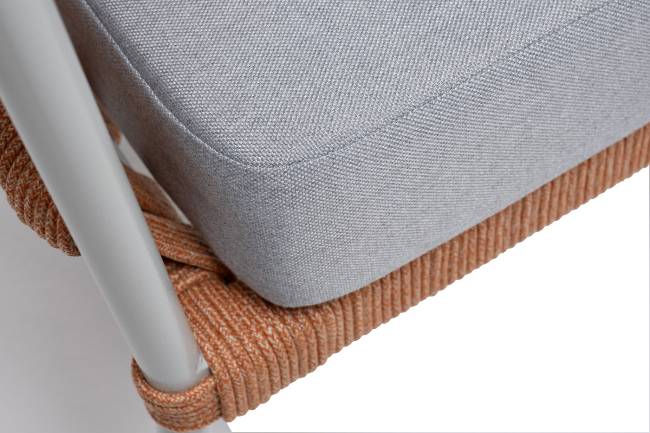 "Диего" диван 2-местный плетеный из роупа, каркас алюминий светло-серый (RAL7035) муар, роуп оранжевый меланж круглый, ткань светло-серая "Диего" диван 2-местный плетеный из роупа, каркас алюминий светло-серый (RAL7035) муар, роуп оранжевый меланж круглый, ткань светло-серая