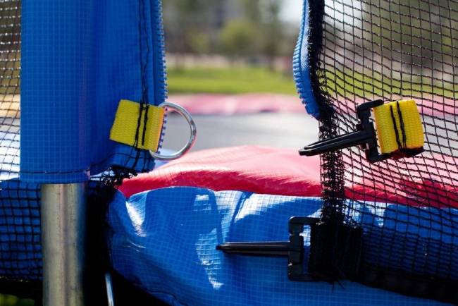 Батут Sundays Acrobat-D312 (с сеткой, разноцветный) Батут Sundays Acrobat-D312 (с сеткой, разноцветный)