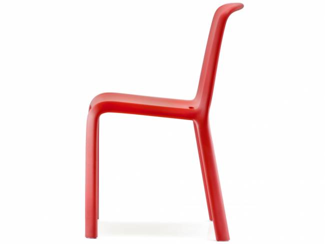 Стул пластиковый Snow красный 470х550х805 мм